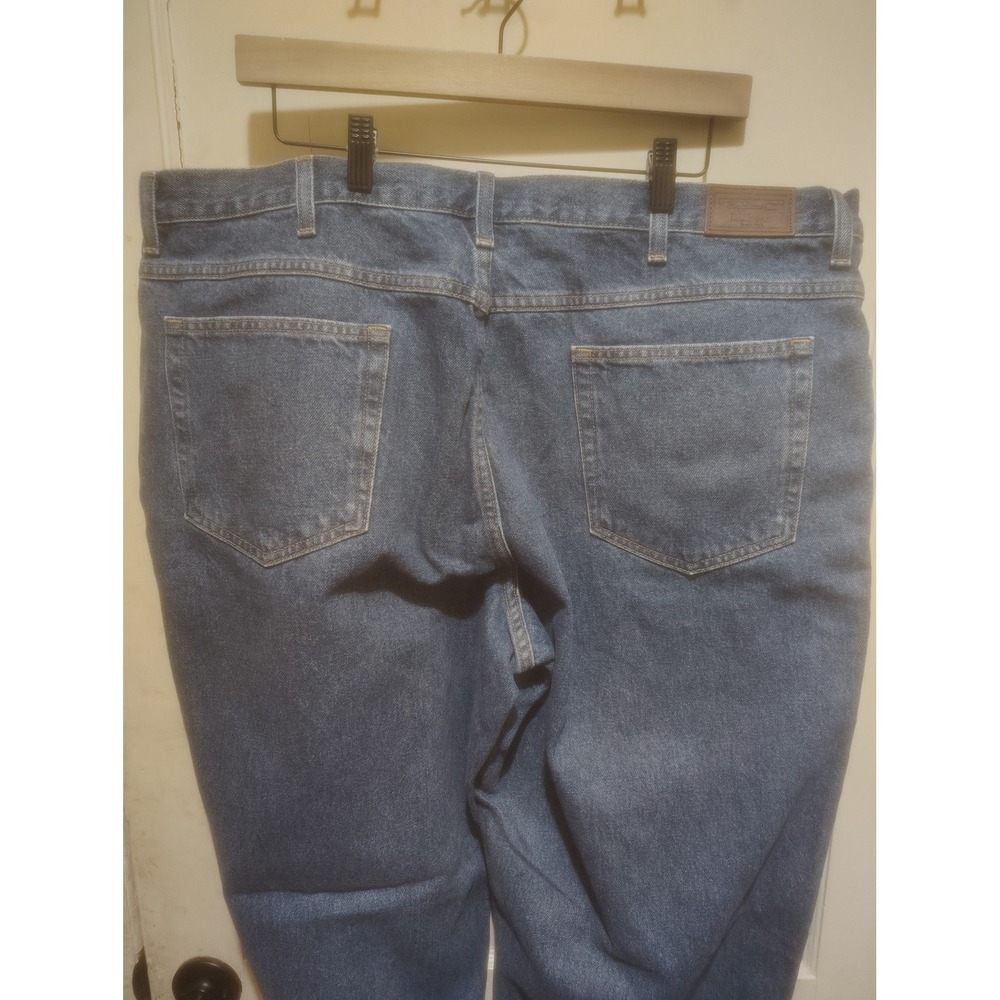 LL Bean Relaxed Fit Jeans Mens 42x32 Medium Wash Blue Denim Straight Leg 134770 - Picture 4 of 5